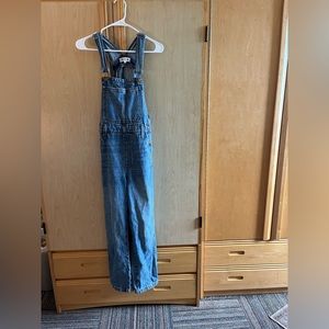Woman’s madewell overalls!